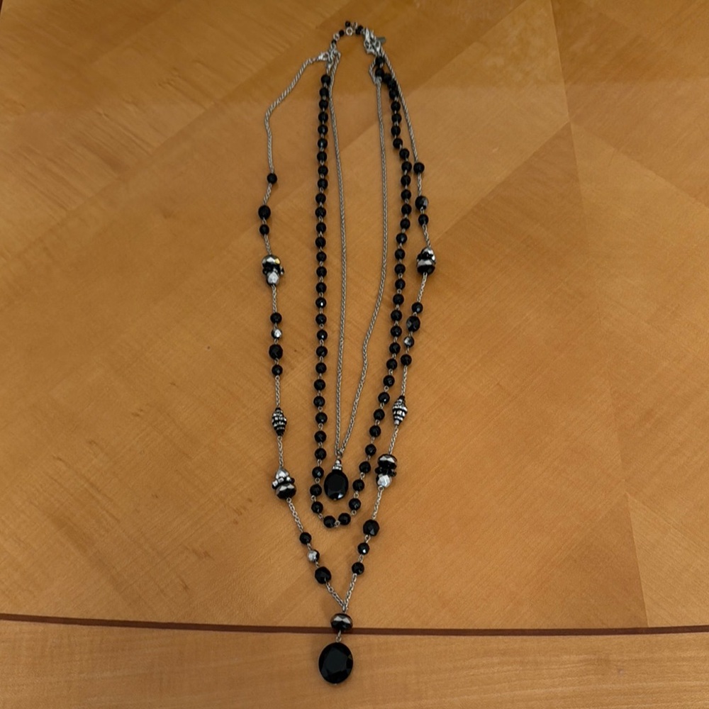 White house black market Elegant Black Beaded Necklace